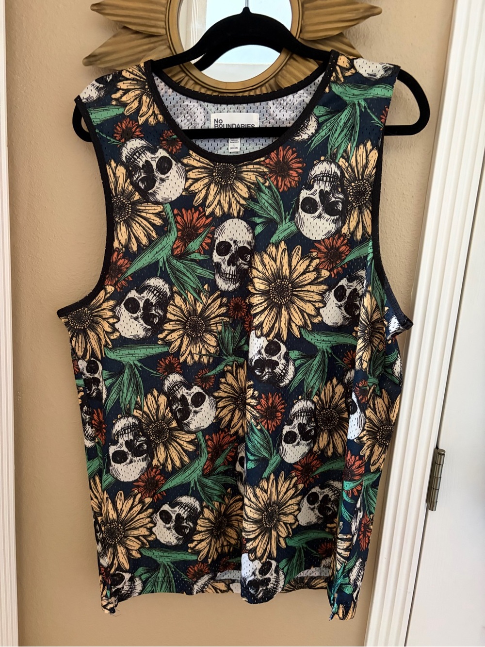 No Boundaries Men’s Skull and Sunflower Nylon Tank Top L